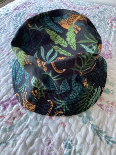 Sombrero estilo bucket con estampado - miniatura 1