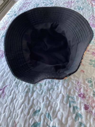 Sombrero estilo bucket con estampado - miniatura 2
