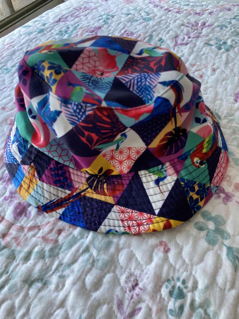 Sombrero tipo bucket colorido