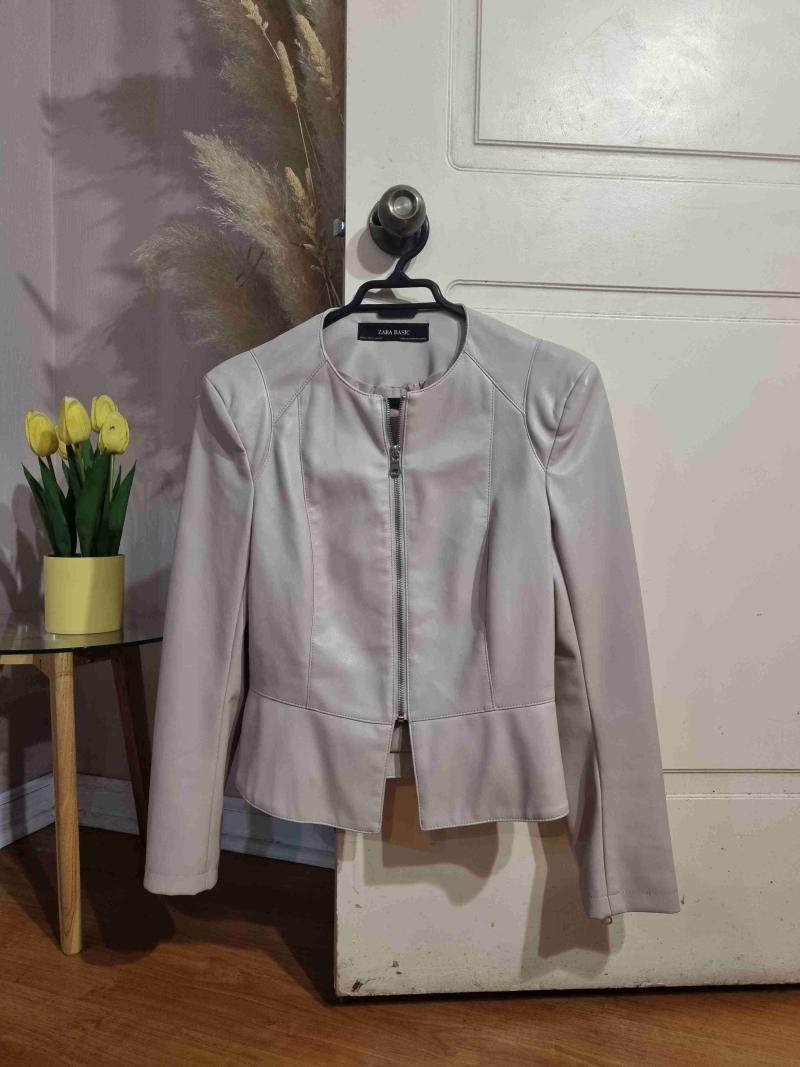 Chaqueta de cuero beige Zara
