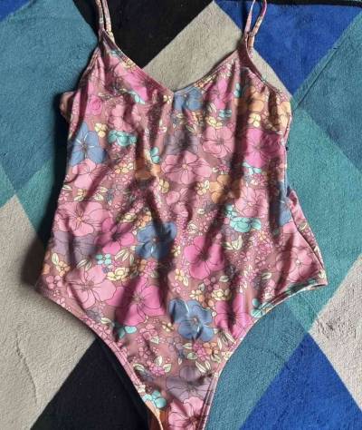 Traje de baño floreado mujer - miniatura 1