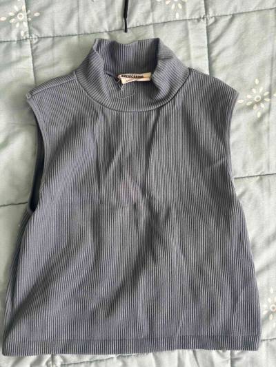 Polera sin mangas gris - miniatura 1