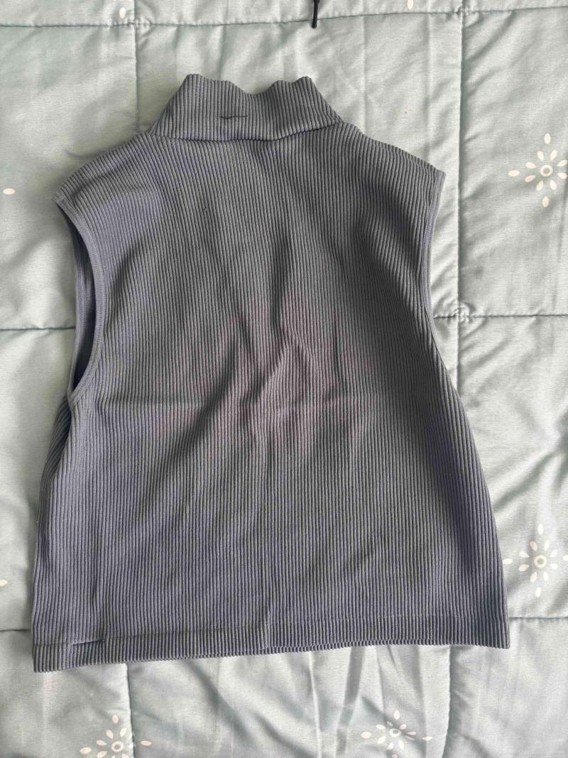 Polera sin mangas gris - 2