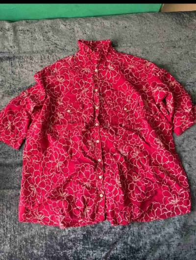 Camisa roja floreada vintage - miniatura 1