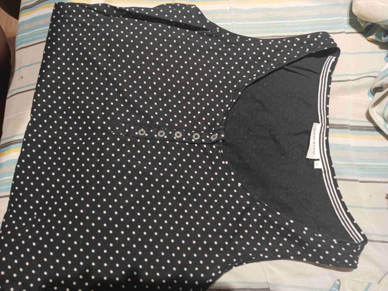 Blusa negra con encaje blanco - 3