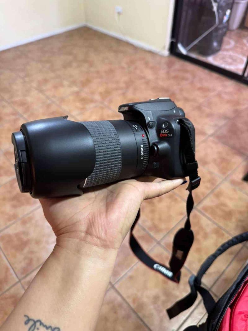 Cámara Canon SL1 con dos lentes