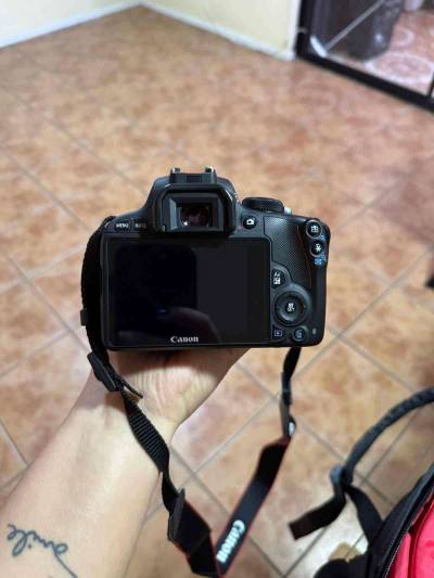 Cámara Canon SL1 con dos lentes - miniatura 4
