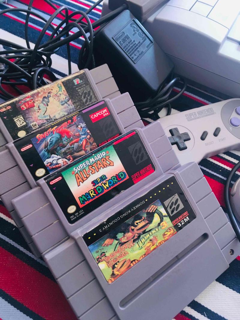 Super Nintendo con dos controles y 4 Juegos - 3