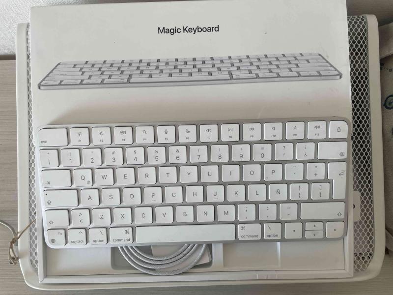 Teclado Apple Magic Keyboard blanco