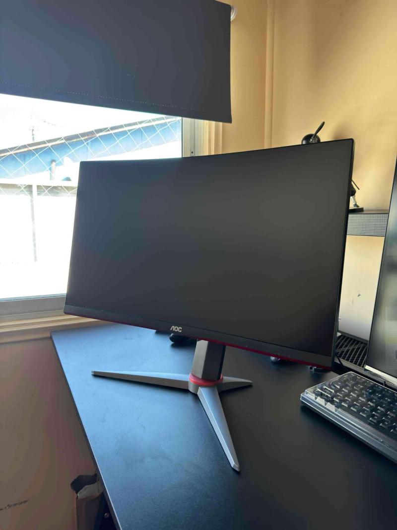Monitor Curvo AOC C24G2 24”