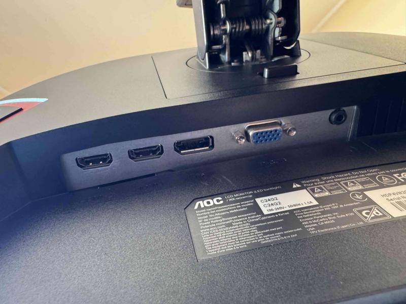 Monitor Curvo AOC C24G2 24” - 4