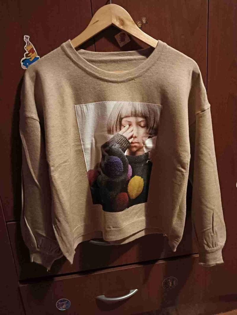 Polerón beige con estampado