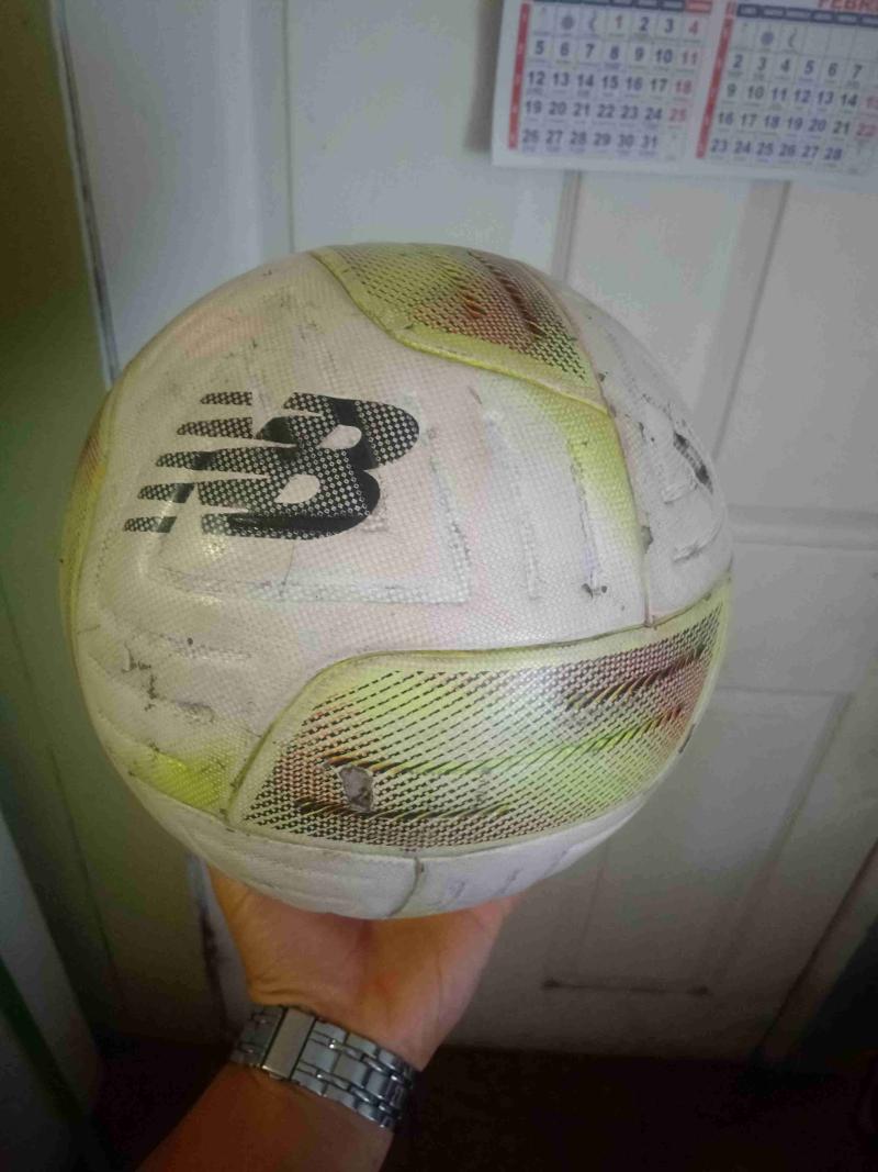 Pelota de fútbol usada