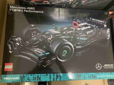 LEGO Technic Mercedes-AMG F1 - miniatura 1