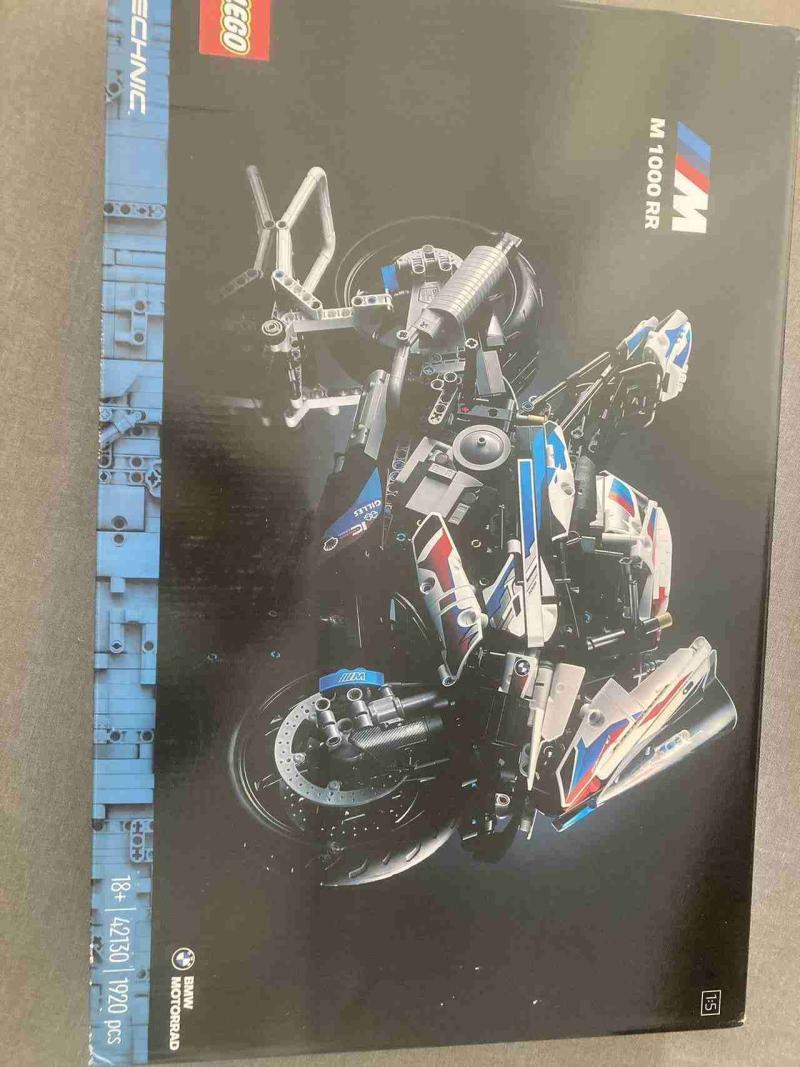LEGO Technic BMW M 1000 RR