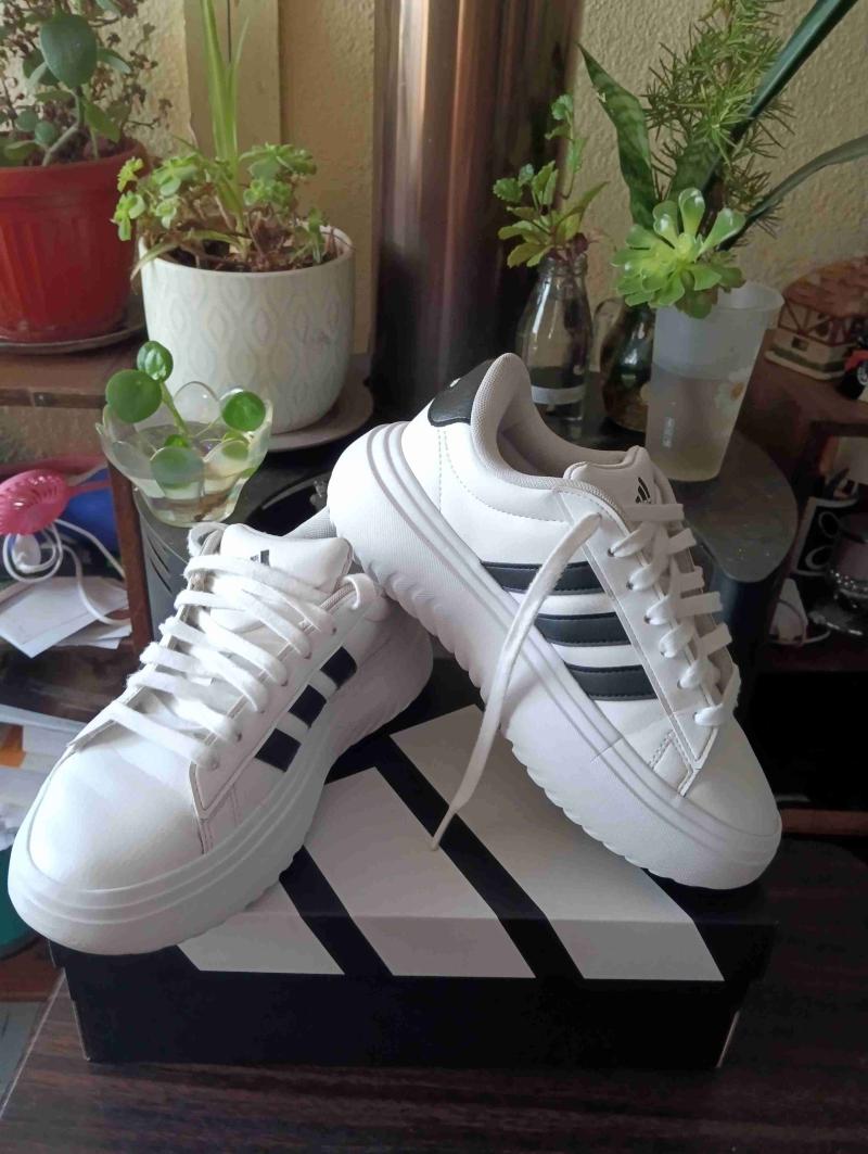 Zapatillas deportivas blancas adidas