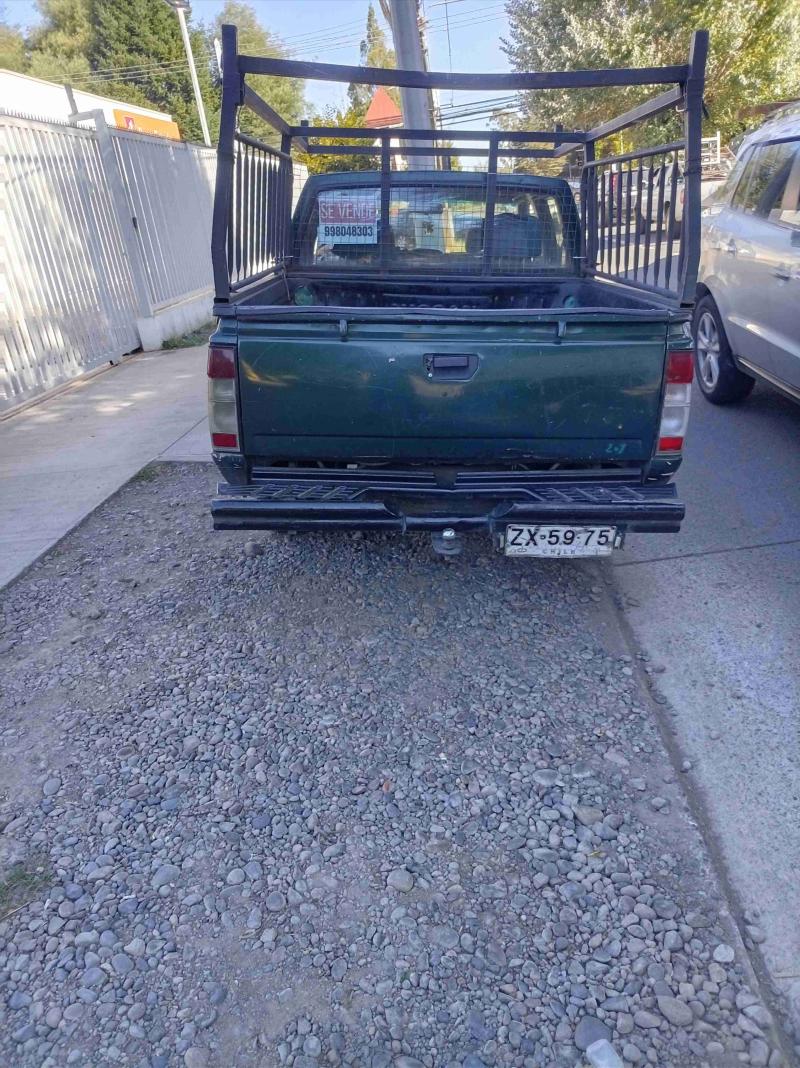 Camioneta pickup verde - 4