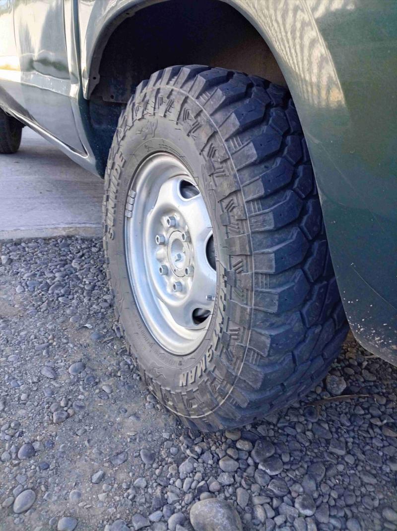 Camioneta pickup verde - 5