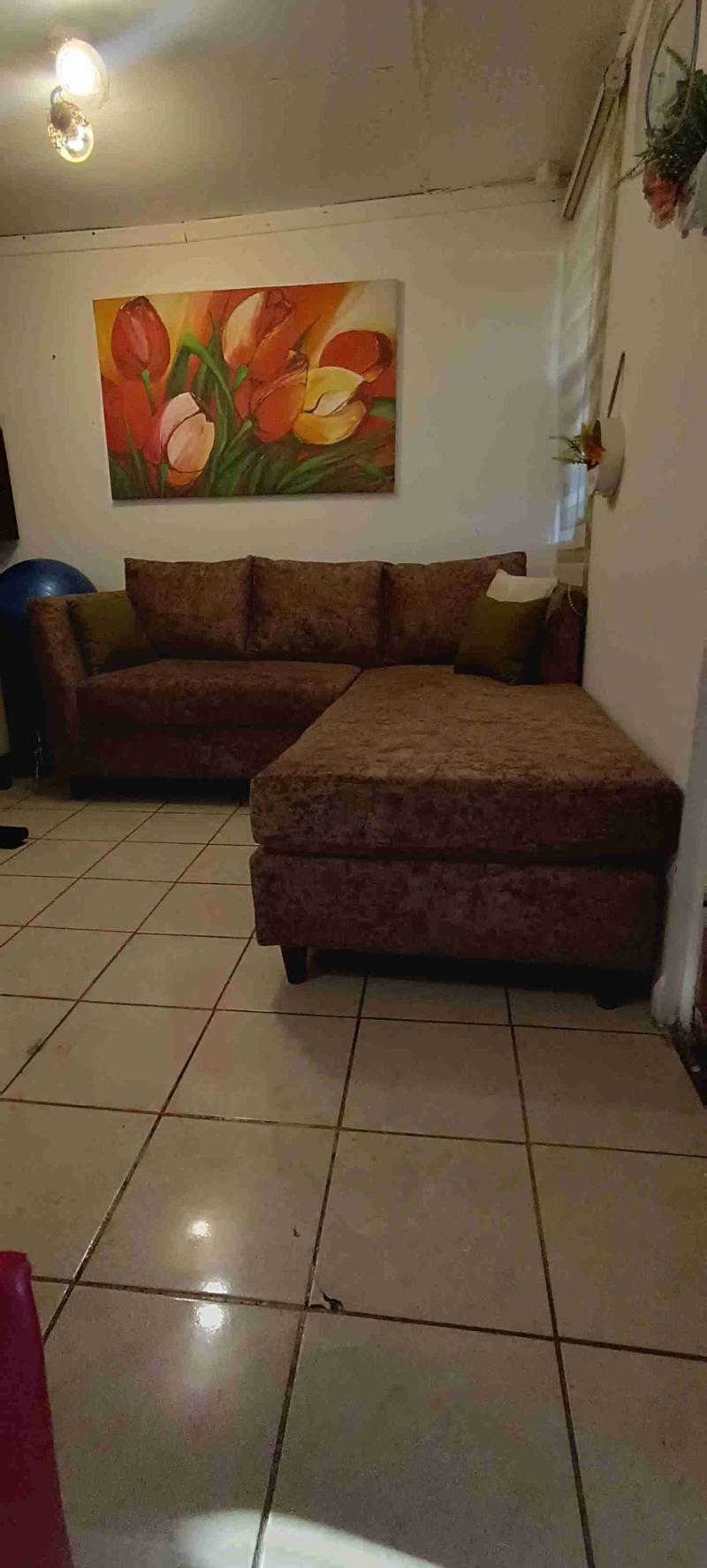 Sofá seccional marrón 2 x 2 - 3
