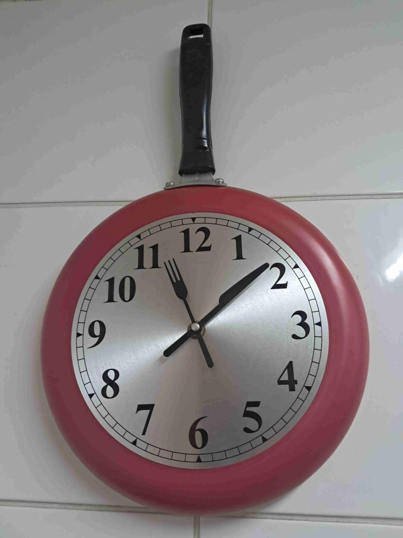 Reloj de pared sartén rojo