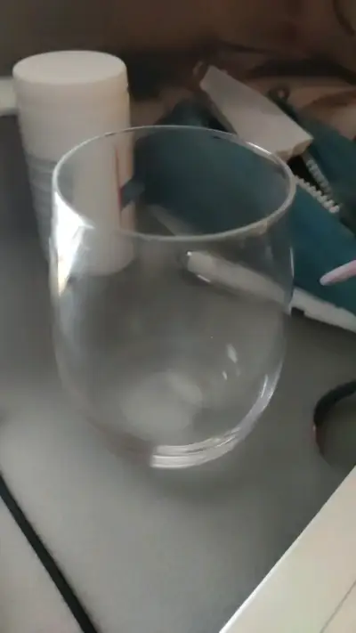 Vaso de vidrio transparente elegante - miniatura 2